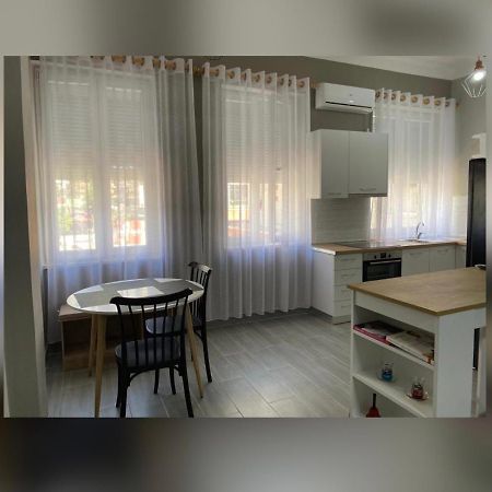 New New Bazaar Apartamento Tirana Exterior foto