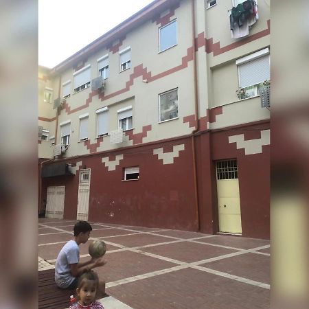 New New Bazaar Apartamento Tirana Exterior foto